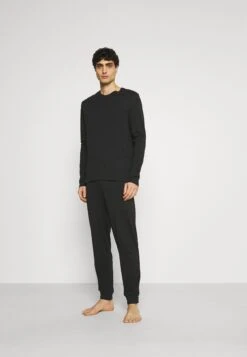 Pier One Pyjama - Black 10 Pier One Pyjama - Black -Chic Verkoop 1dcc3565a04b4ec1b2fda5221a610a51