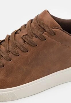 Pier One Unisex - Sneakers Laag - Cognac 13 Pier One Unisex - Sneakers Laag - Cognac -Chic Verkoop 1ede9a8d3f614add9e57eb38fcd5178b