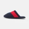 Pier One Unisex - Pantoffels - Dark Blue/Red 1 Pier One Unisex - Pantoffels - Dark Blue/Red -Chic Verkoop 235bd992fafa4c2c861f165a2a5d1e04