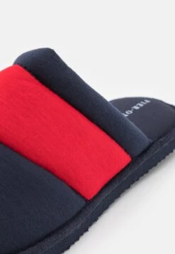 Pier One Unisex - Pantoffels - Dark Blue/Red 13 Pier One Unisex - Pantoffels - Dark Blue/Red -Chic Verkoop 3873ff5ffc164a00938853720f513c10