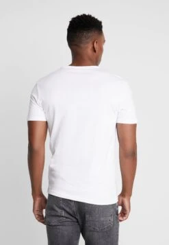 Pier One 3 Pack - T-Shirt Basic - White 10 Pier One 3 Pack - T-Shirt Basic - White -Chic Verkoop 390617d256dd4fe89b3c53ee69ac72d4