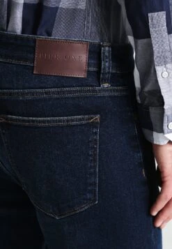 Pier One Basic - Straight Leg Jeans - Dark Blue Denim -Chic Verkoop 7aa5df5983c44365808e18ddcad2589e