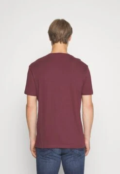 Pier One 5 Pack - T-Shirt Basic - Bordeaux/Dark Green/Dark Blue 18 Pier One 5 Pack - T-Shirt Basic - Bordeaux/Dark Green/Dark Blue -Chic Verkoop 83fa6bffd83441d4ab3bd8fcc4f5244c