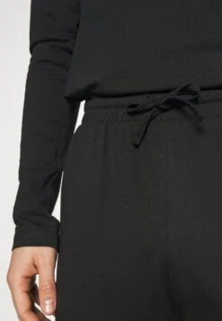 Pier One Pyjama - Black 13 Pier One Pyjama - Black -Chic Verkoop 842cc55e81224f6ca06ad94aae25d25c