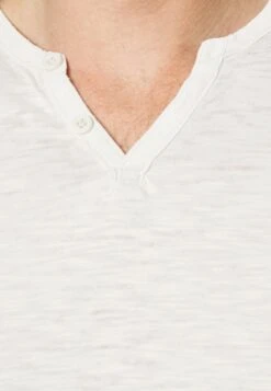 Pier One T-Shirt Basic - Off-White 11 Pier One T-Shirt Basic - Off-White -Chic Verkoop 98d0da50953649dd880949f058c3b43f