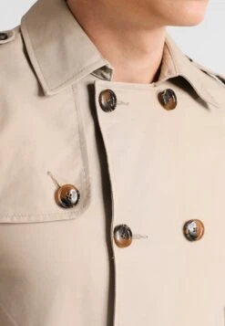 Pier One Trenchcoat - Beige 12 Pier One Trenchcoat - Beige -Chic Verkoop fd2acef9cc37474b8d762861283e4c9a